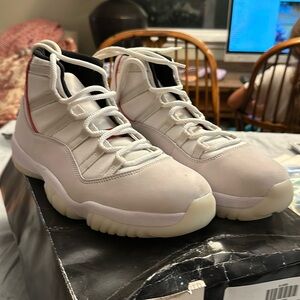 Air Jordan 11 Retro 'Platinum Tint' Size 13